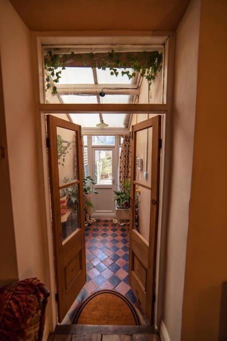 Glenroy Arts Gallery Meets Living Space Cardiff Exterior foto